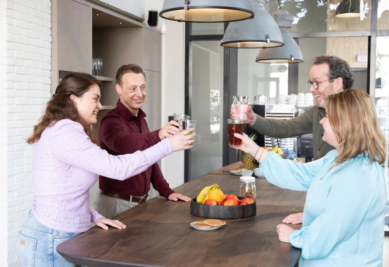 Flow Accountants tijdens een gezellige werkborrel
